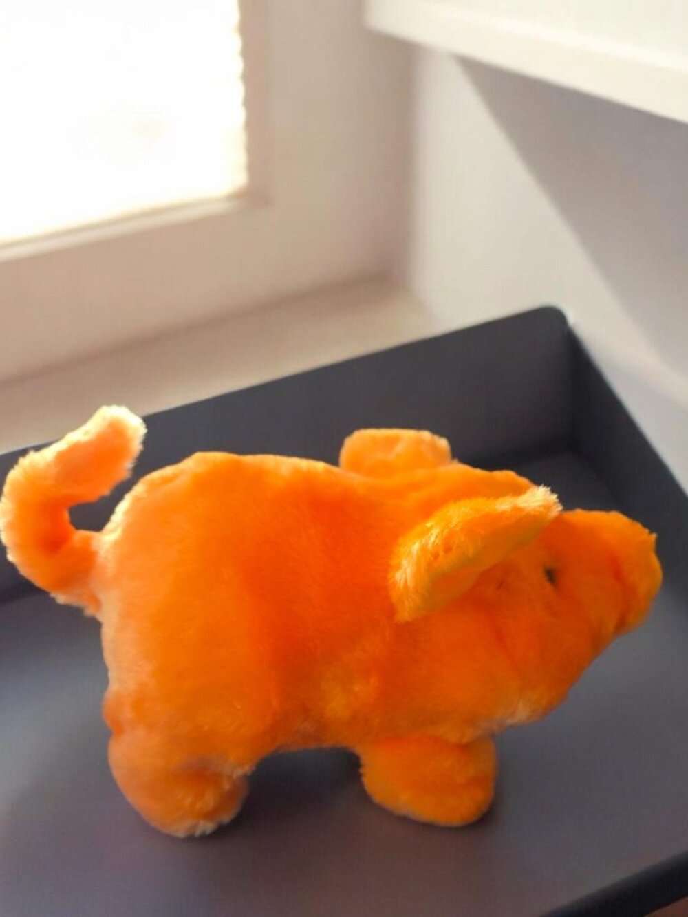 VINTAGE LIKE NEW 1986 WESTMINSTER IWAYA Walking, Oinking Fuzzy Orange